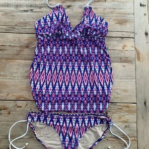 (2 swimsuits) Pea in the Pod + Motherhood Maternity bathing suits